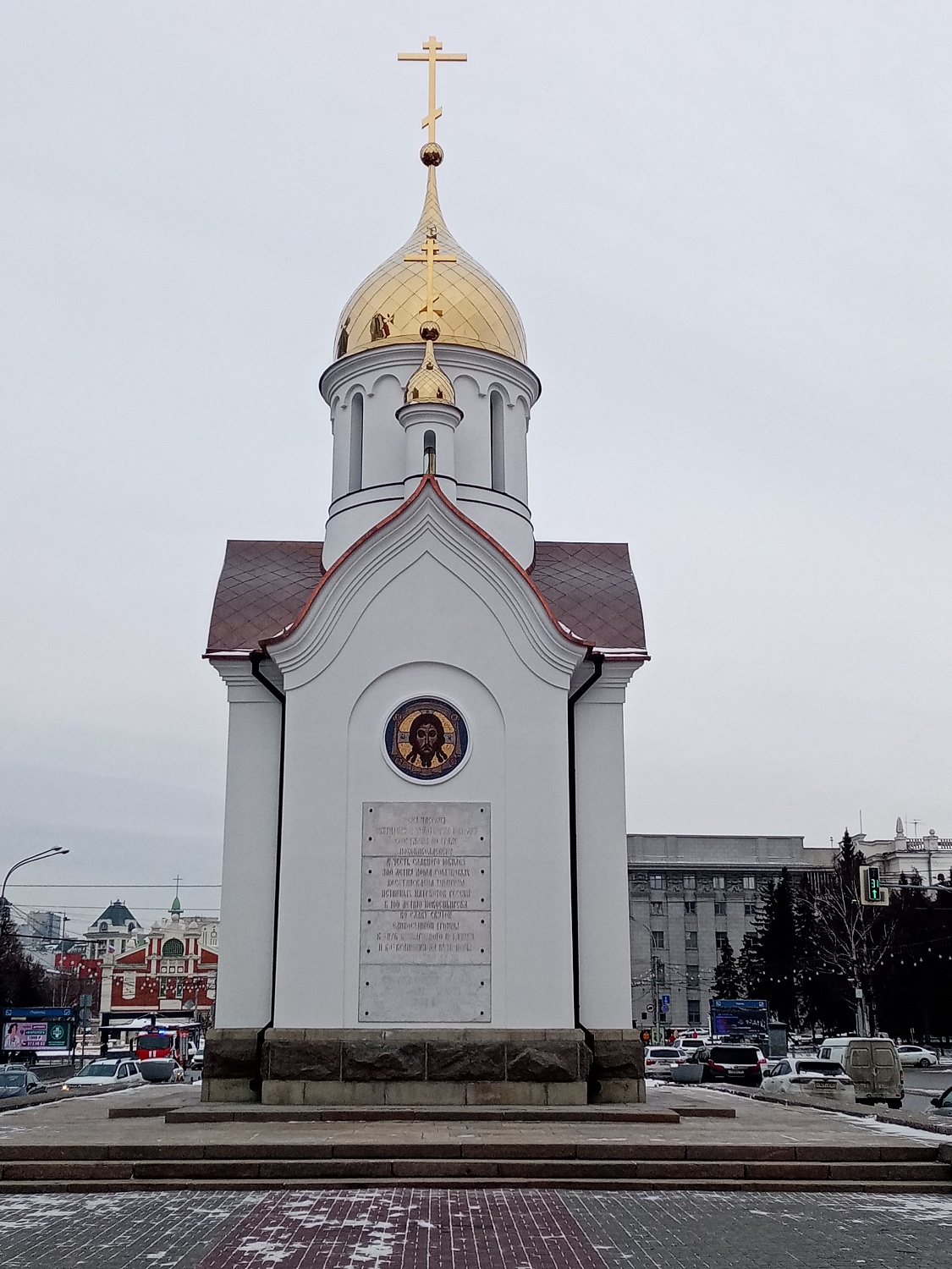 Вид часовни во имя Святителя и Чудотворца Николая на Красном проспекте г. Новосибирска