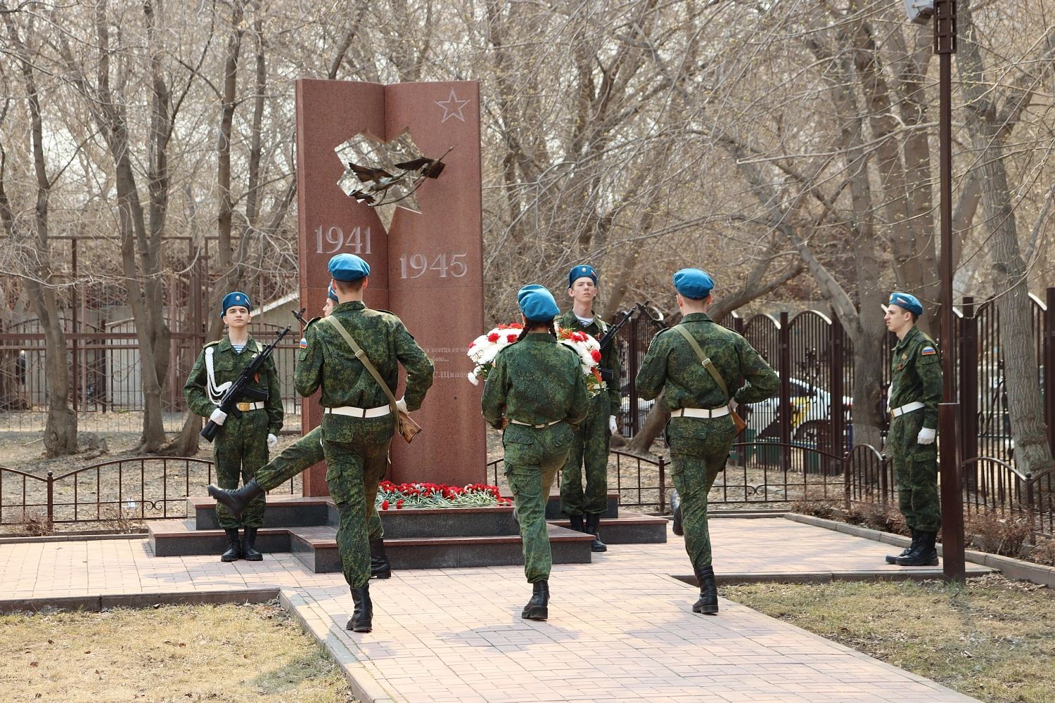 Монумент "Журавли" - памяти павших воинов Великой Отечественной войны
