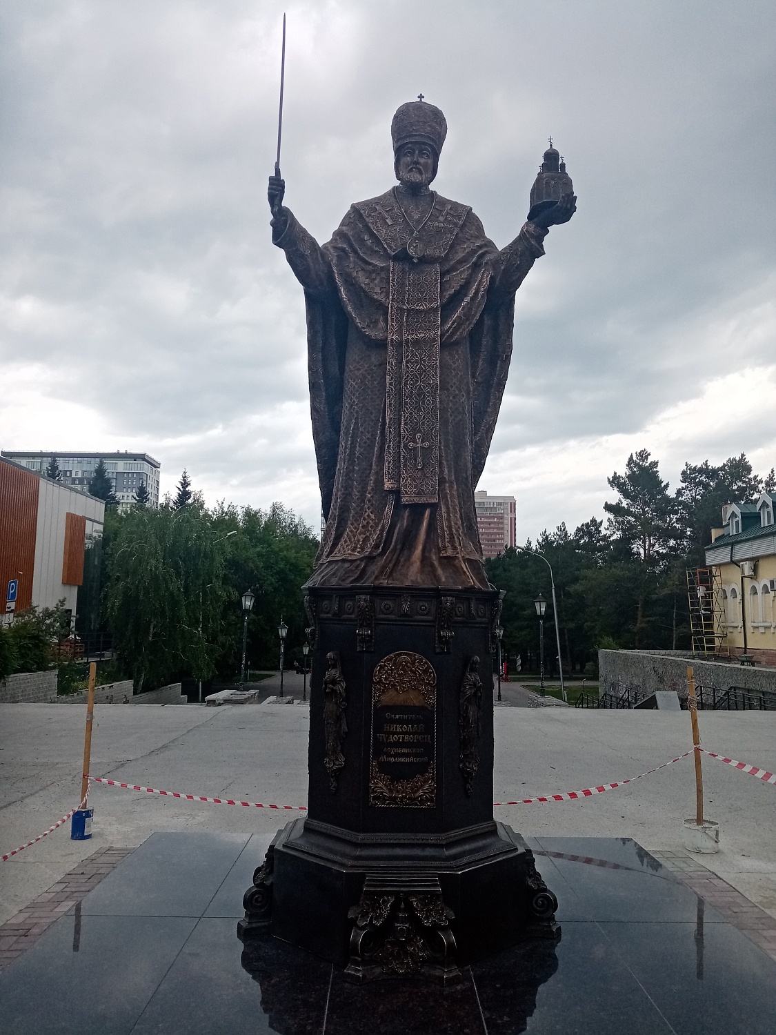 Памятник Николаю Чудотворцу 