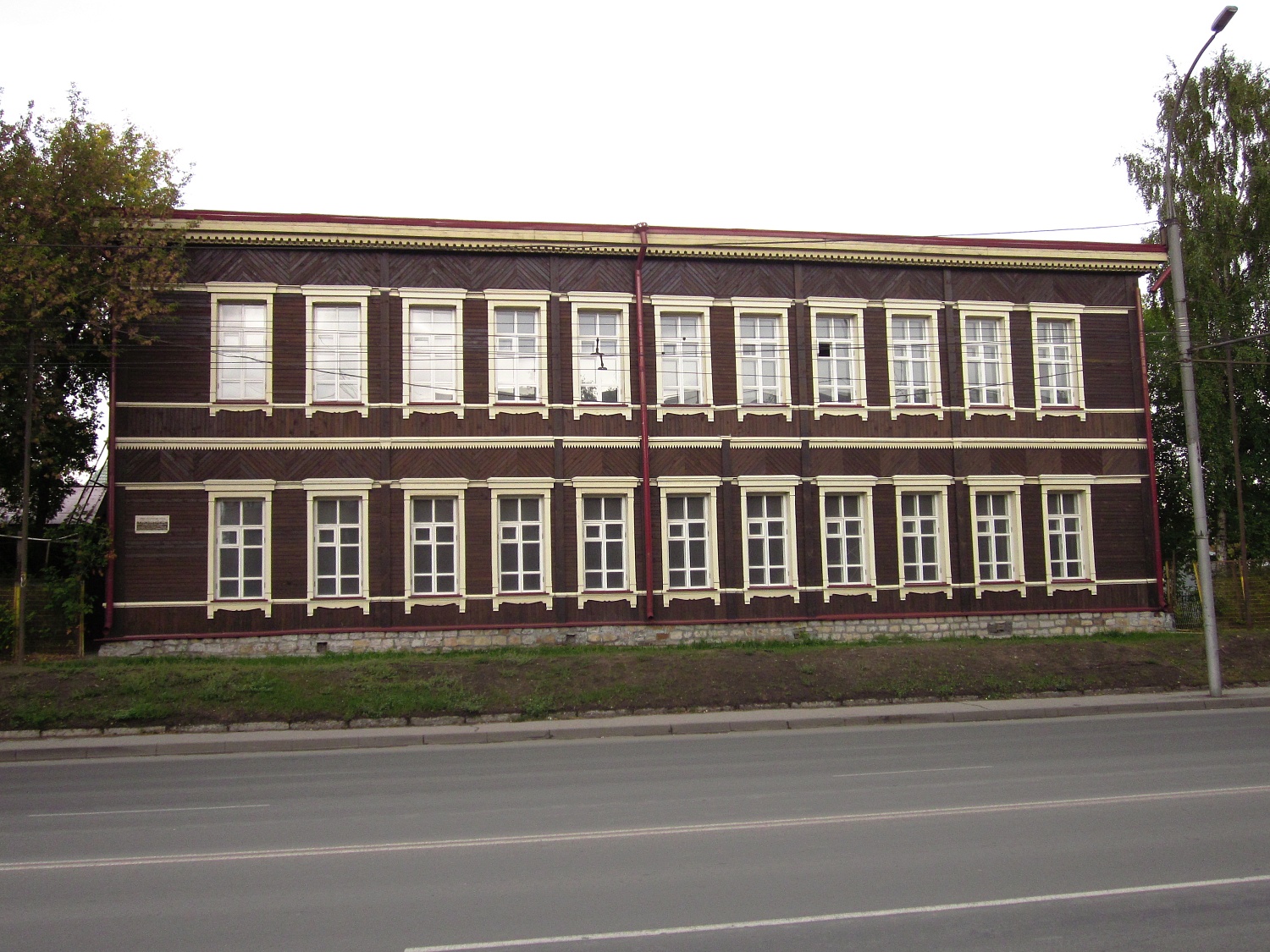 ДОМ, по улице Владимировская 10, в котором с 1905 по 1907 годы находилась воскресная школа рабочих.