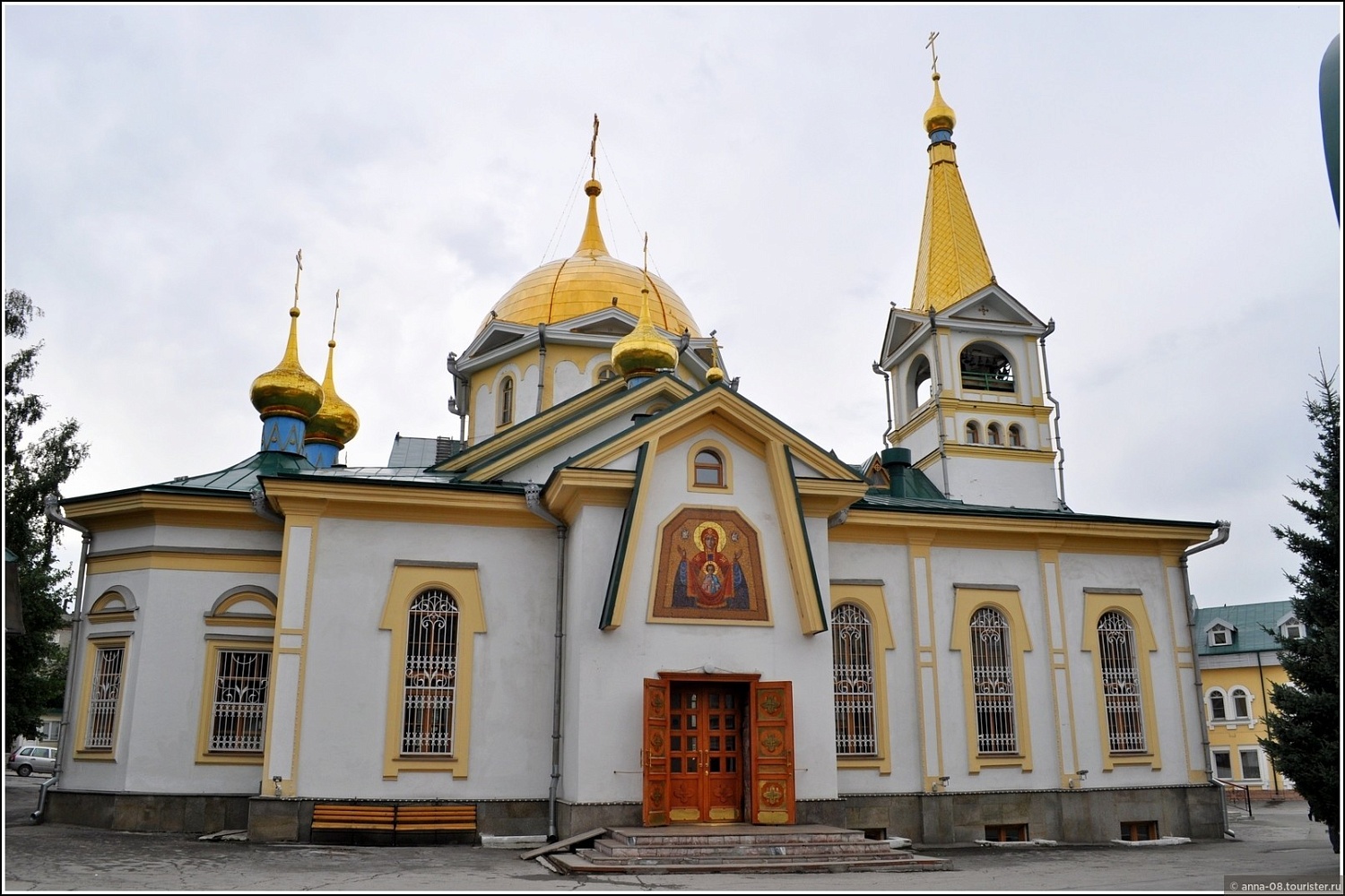 Кафедральный собор Вознесения Христова в Новосибирске на ул. Советской
